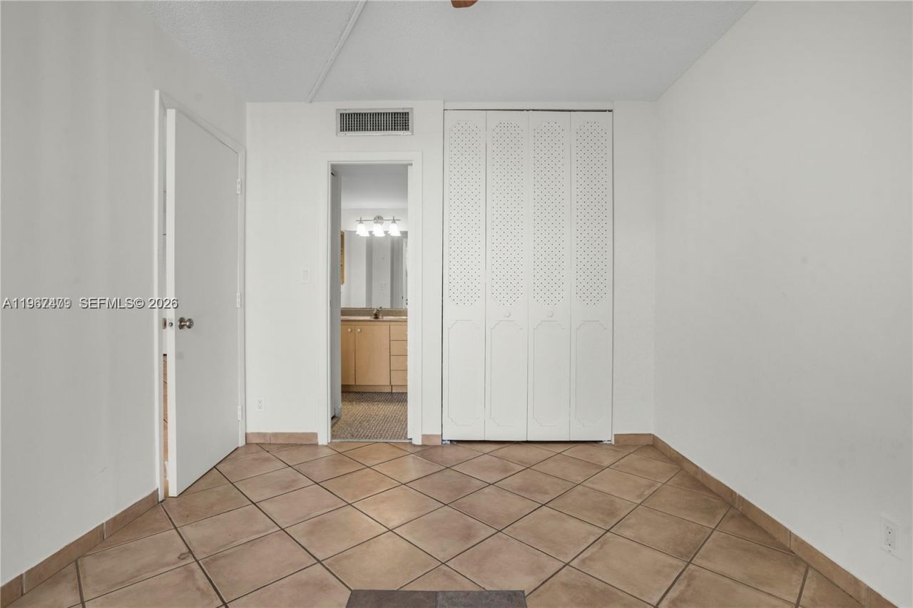 20500 W Country Club Dr , Unit 607, Aventura, FL 33180 Photo