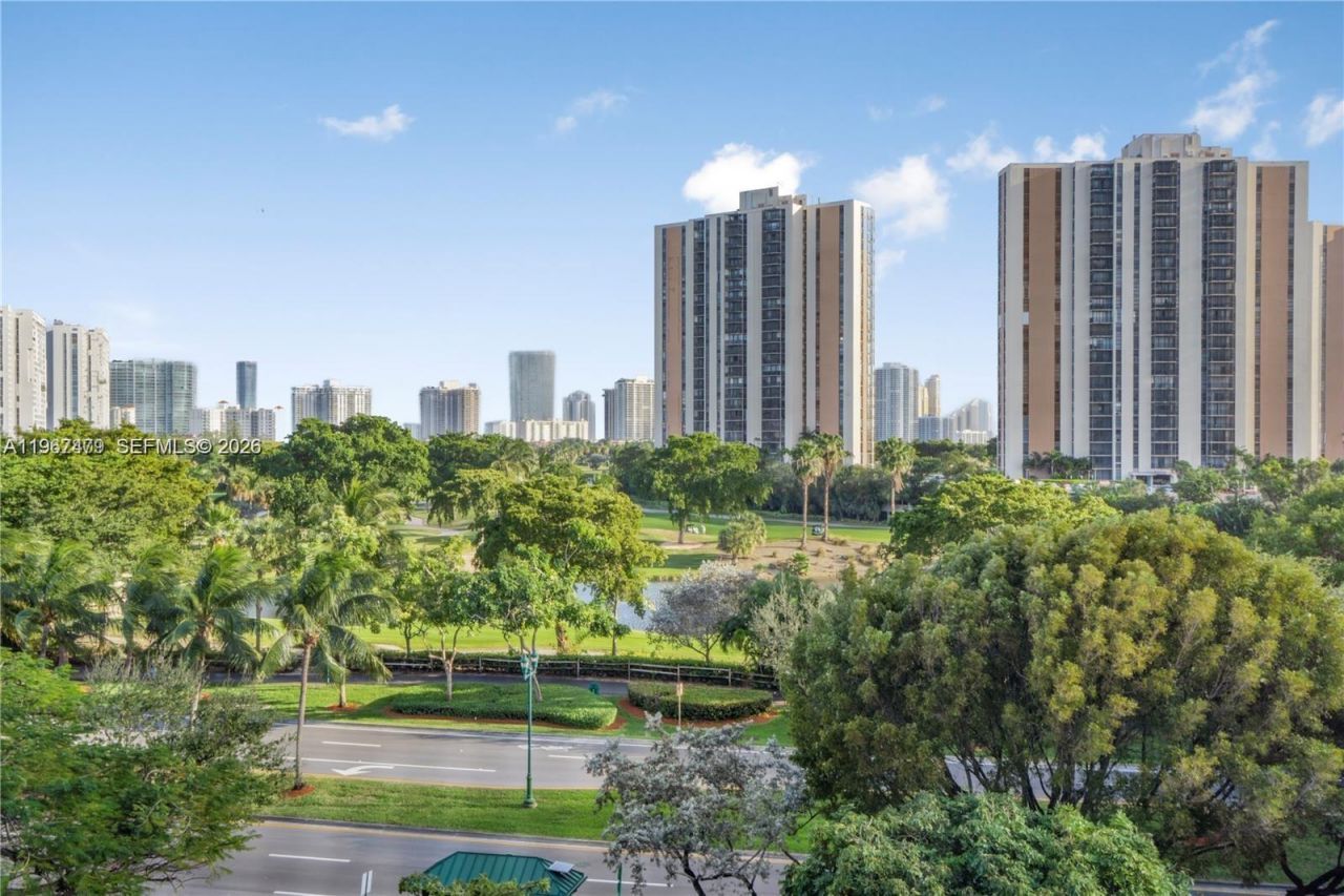 20500 W Country Club Dr , Unit 607, Aventura, FL 33180 Photo