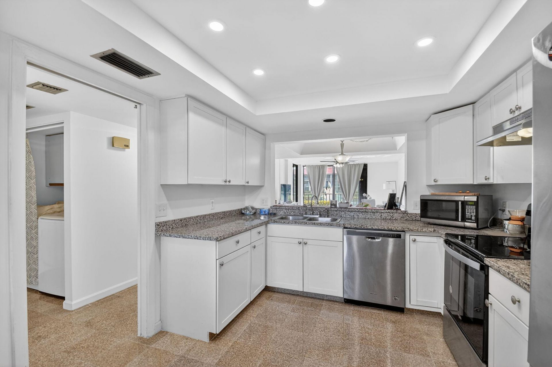 7030 Half Moon Circle, Unit 117, Hypoluxo, FL 33462 Photo