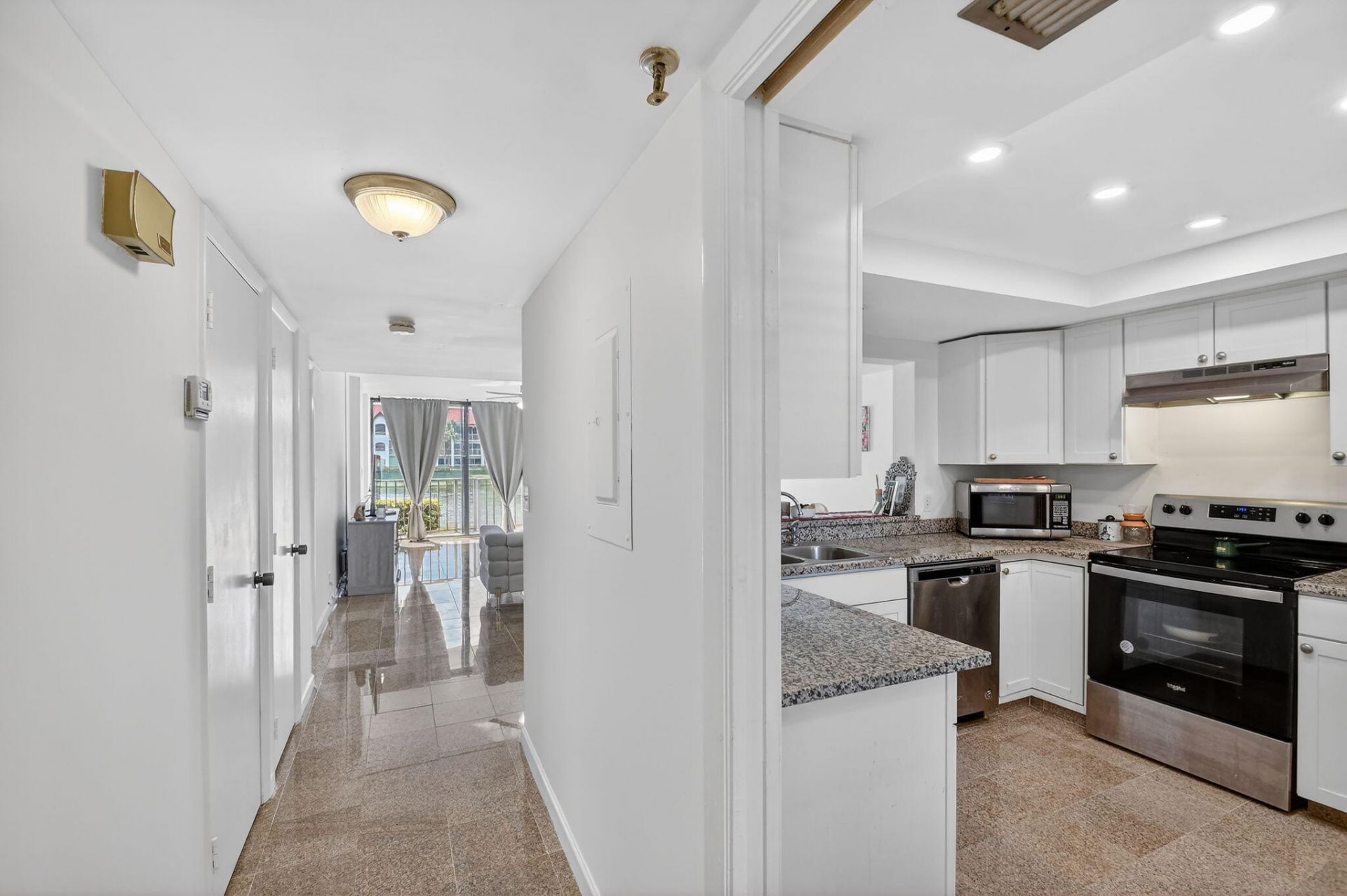 7030 Half Moon Circle, Unit 117, Hypoluxo, FL 33462 Photo