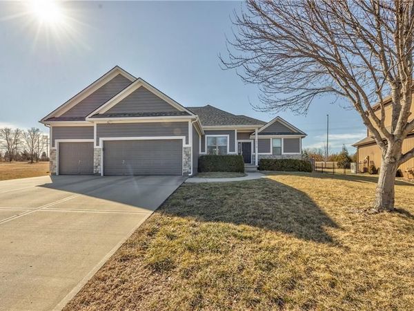 10219 Theden Circle, Lenexa, KS 66220