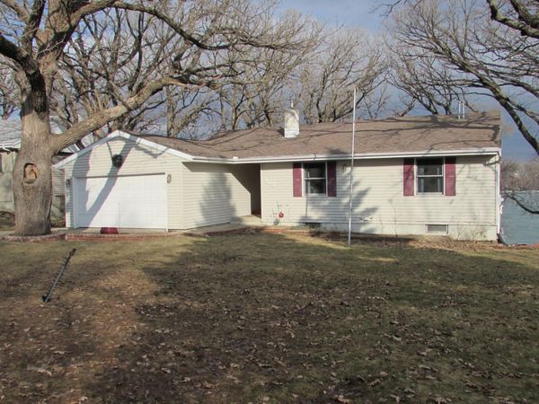 403 W Amber Lake Drive, Fairmont, MN 56031