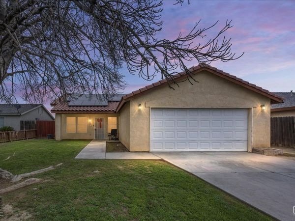 2114 Foxglove Court, Bakersfield, CA 93304