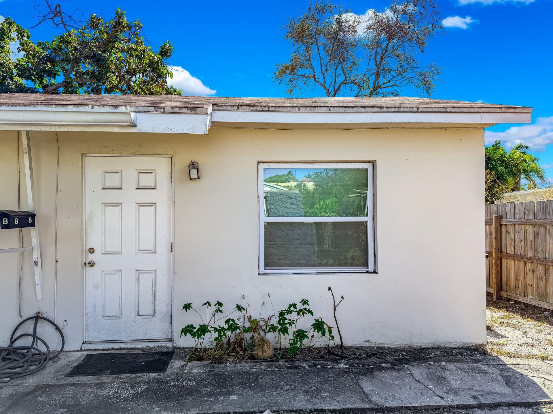 318 N Lakeside Court, West Palm Beach, FL 33407 Photo