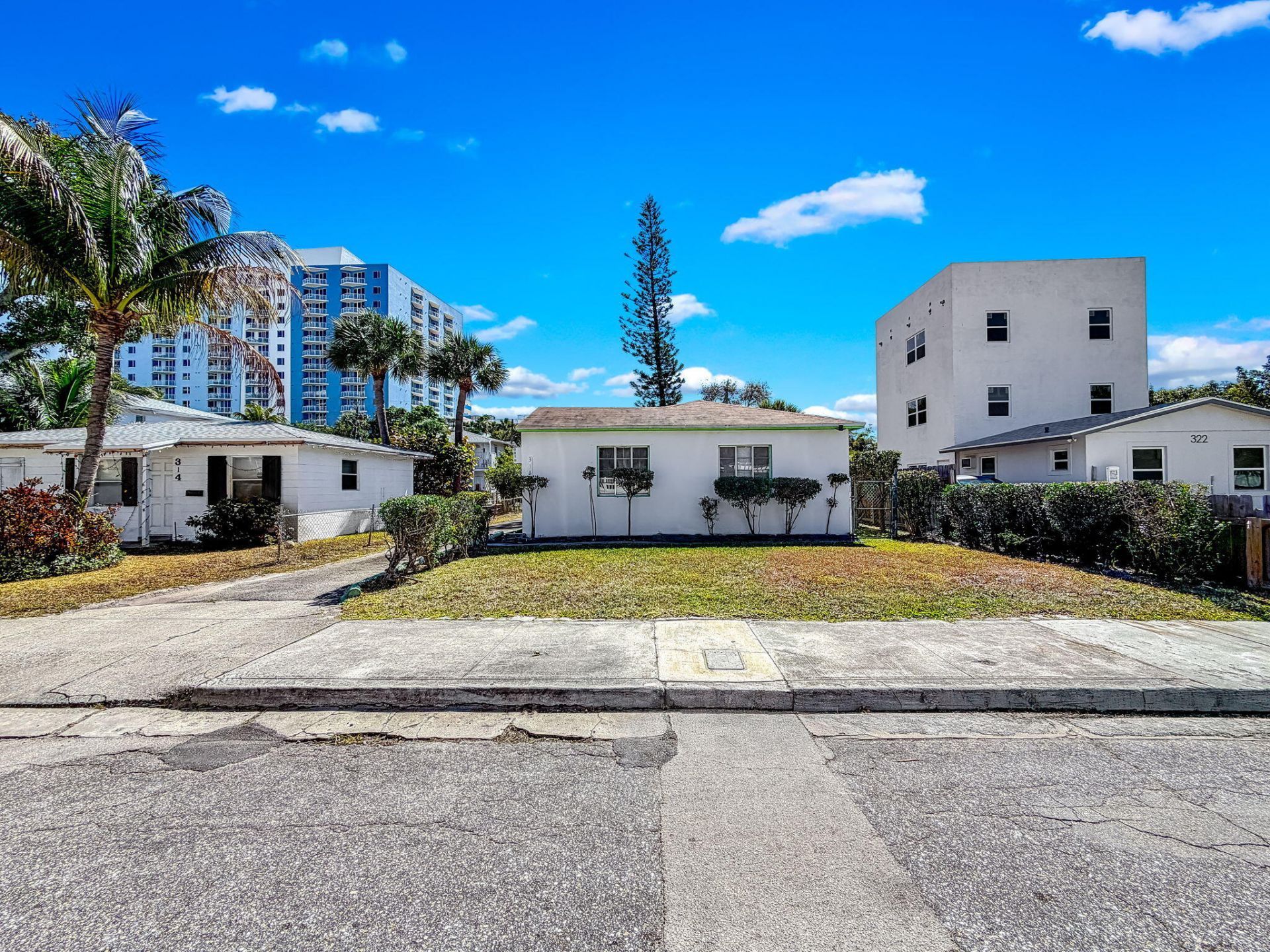 318 N Lakeside Court, West Palm Beach, FL 33407 Photo