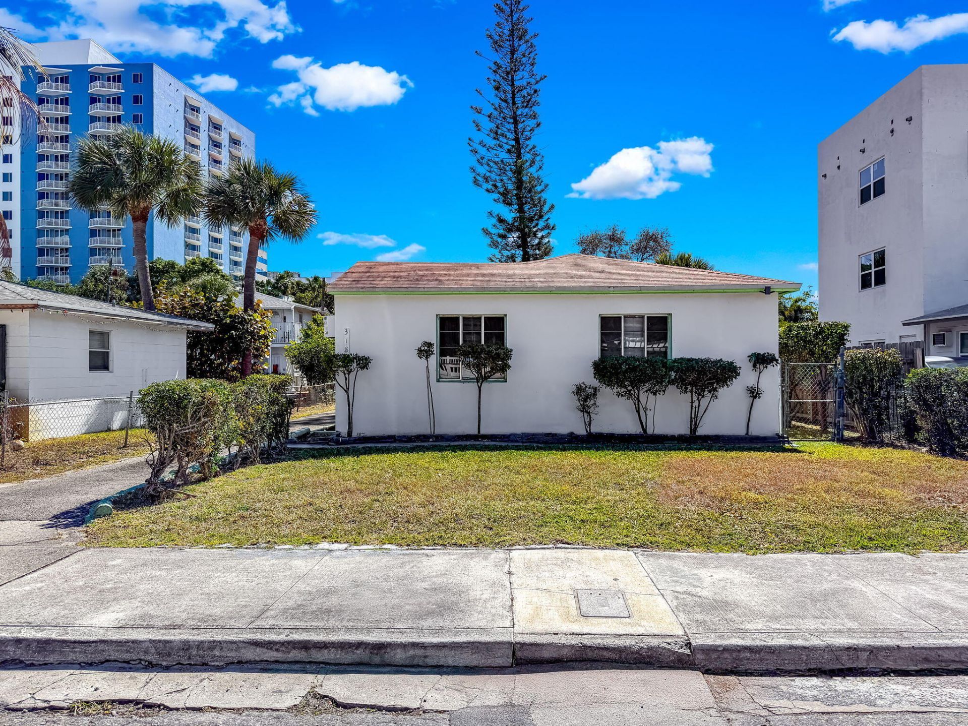 318 N Lakeside Court, West Palm Beach, FL 33407 Photo