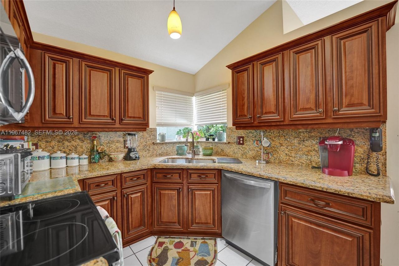 2932 Oak Park Cir, Davie, FL 33328 Photo