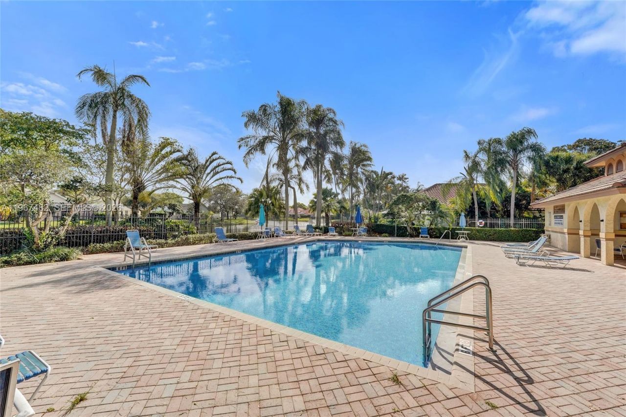 2932 Oak Park Cir, Davie, FL 33328 Photo