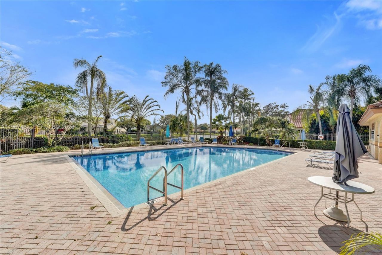 2932 Oak Park Cir, Davie, FL 33328 Photo