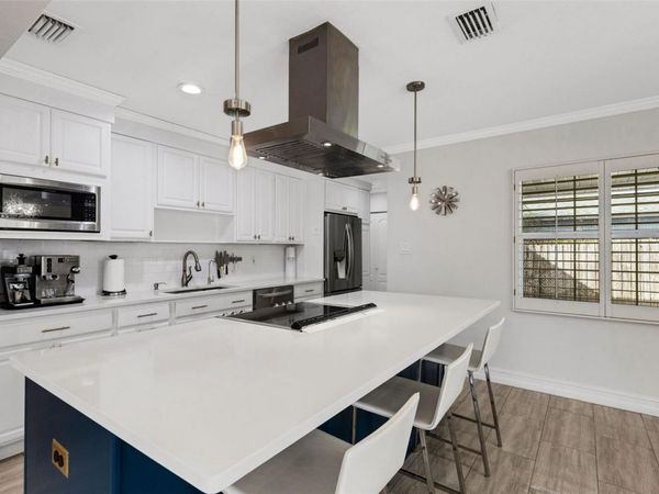 2914 W LAKE AVENUE, TAMPA, FL 33607