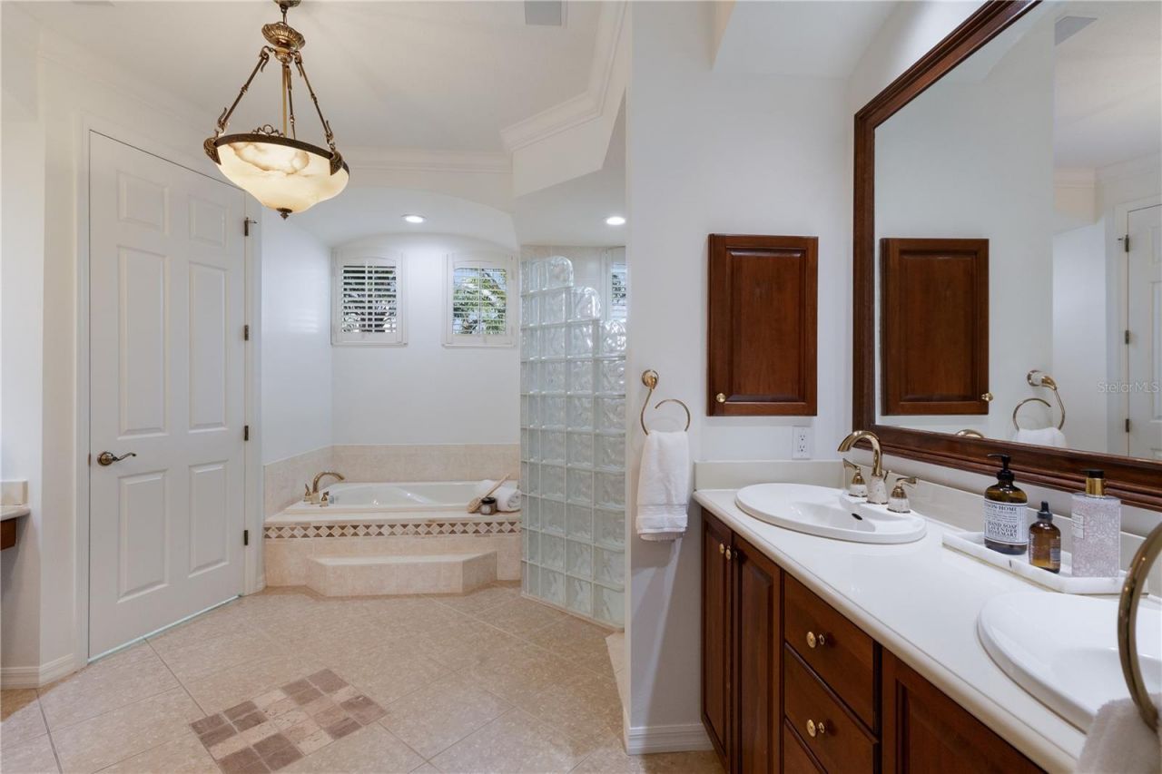 7012 Twin Hills Terrace, Lakewood Ranch, FL 34202 Photo