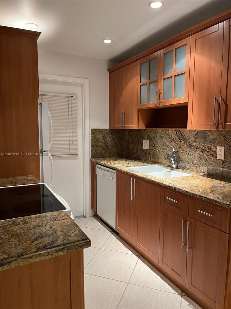 2420 Diana Dr, Unit 202, Hallandale Beach, FL 33009 Photo
