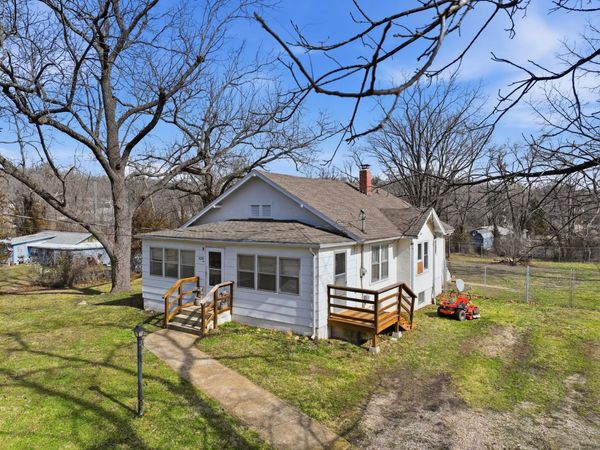 1020 Sycamore Street , Cabool, MO 65689