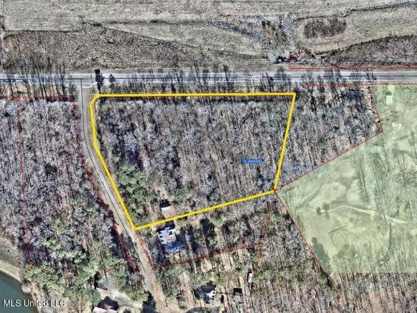 62 E Green T Lake Road, Hernando, MS 38632