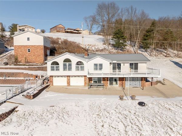 382 E Mohawk Drive, Malvern, OH 44644