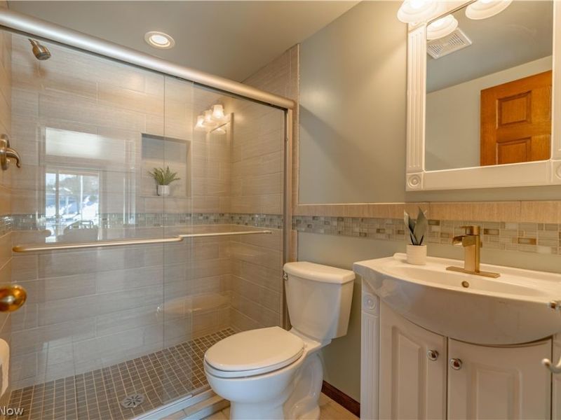 382 E Mohawk Drive, Malvern, OH 44644 Photo 14