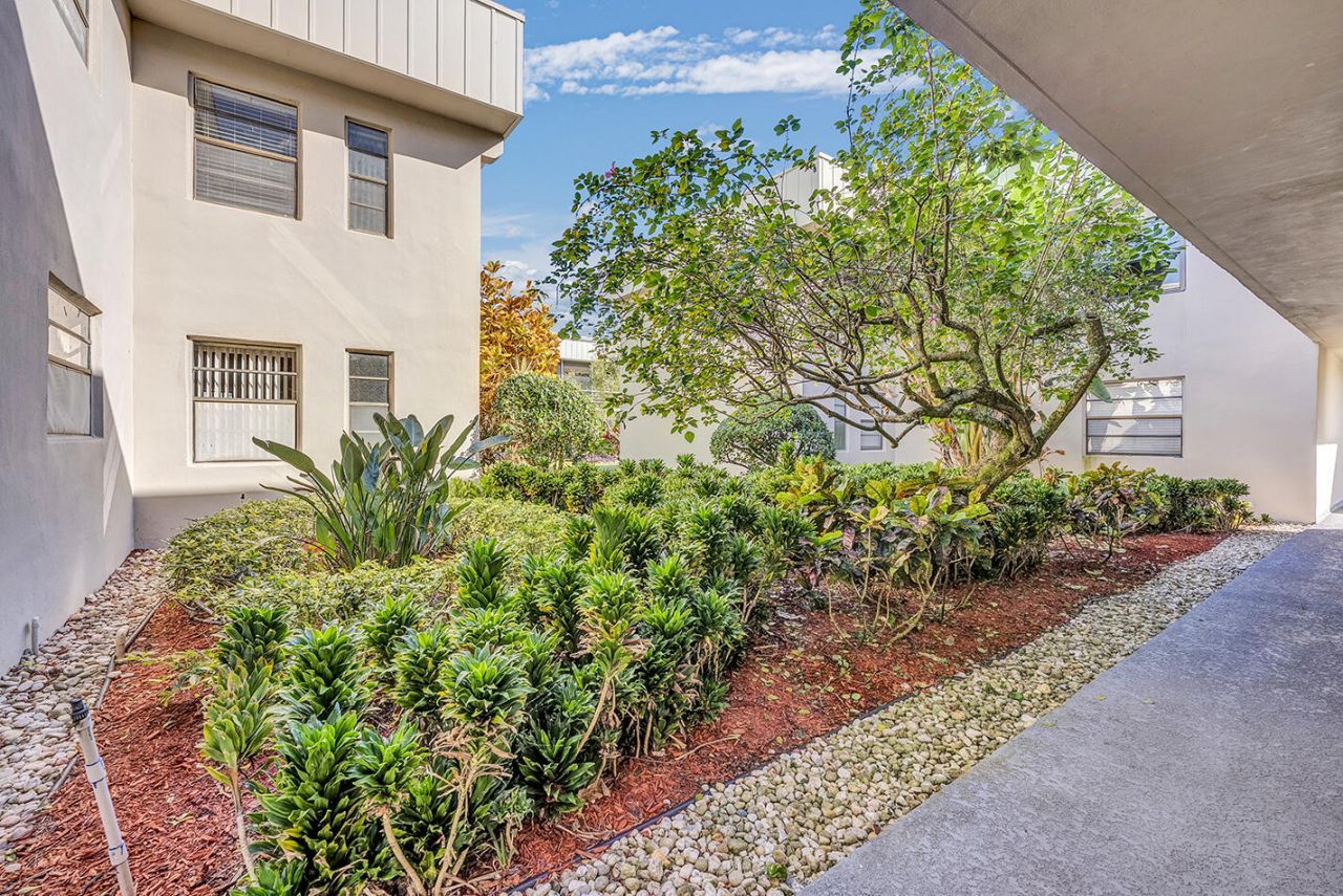 162 Capri D, Delray Beach, FL 33484 Photo