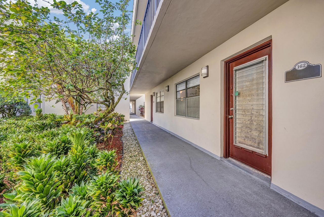 162 Capri D, Delray Beach, FL 33484 Photo