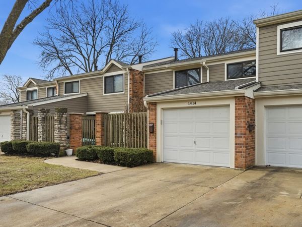 1414 N Bridgeport Drive, Mount Prospect, IL 60056