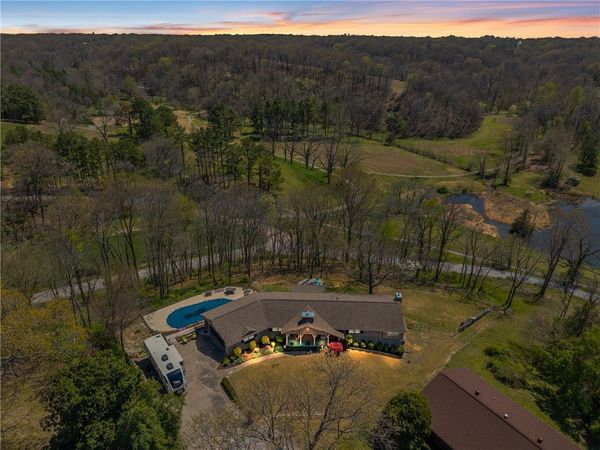 8446 Par Lane, Rogers, AR 72756