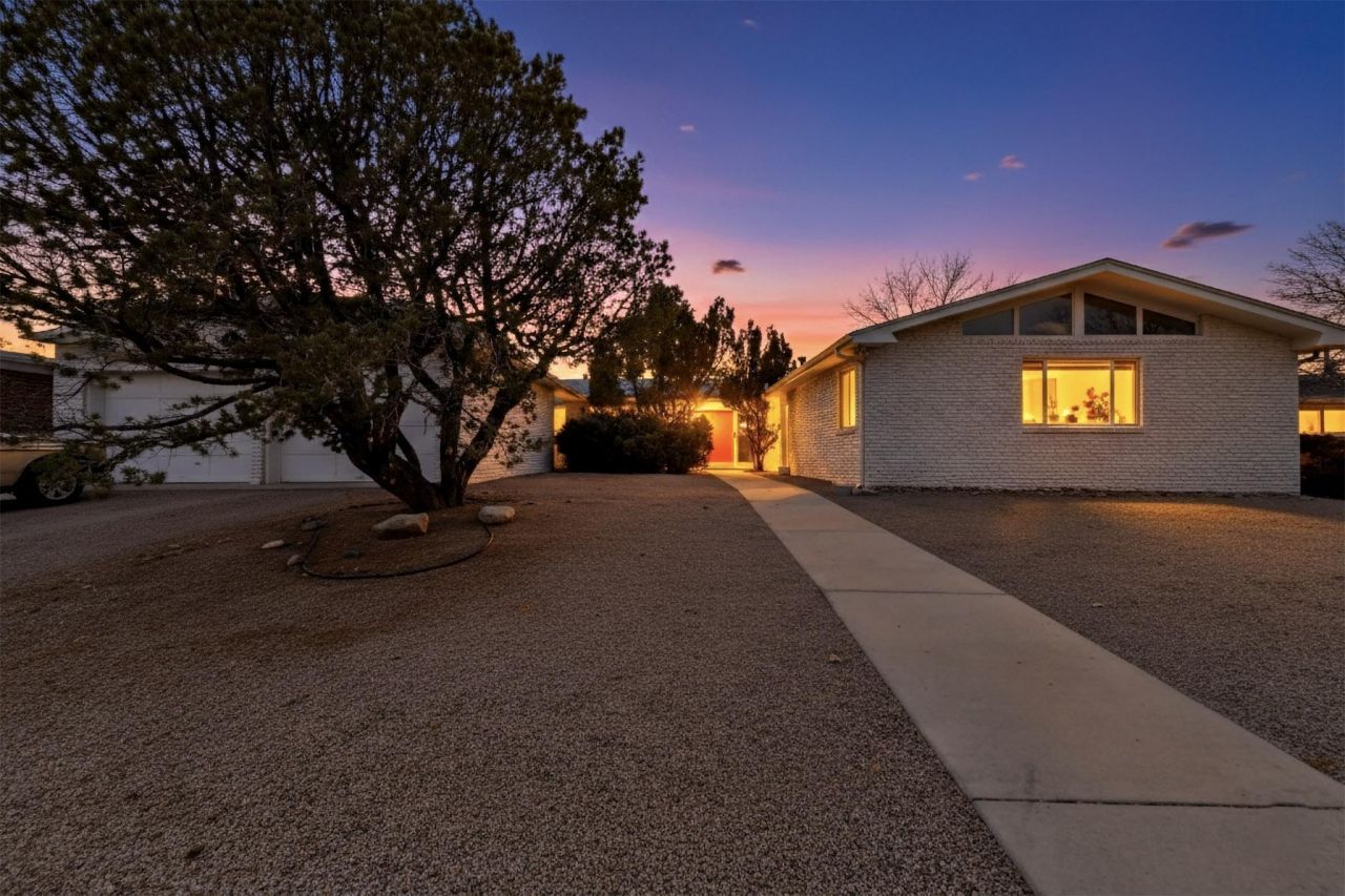 2407 Ada Place Ne, Albuquerque, NM 87106 Main Photo