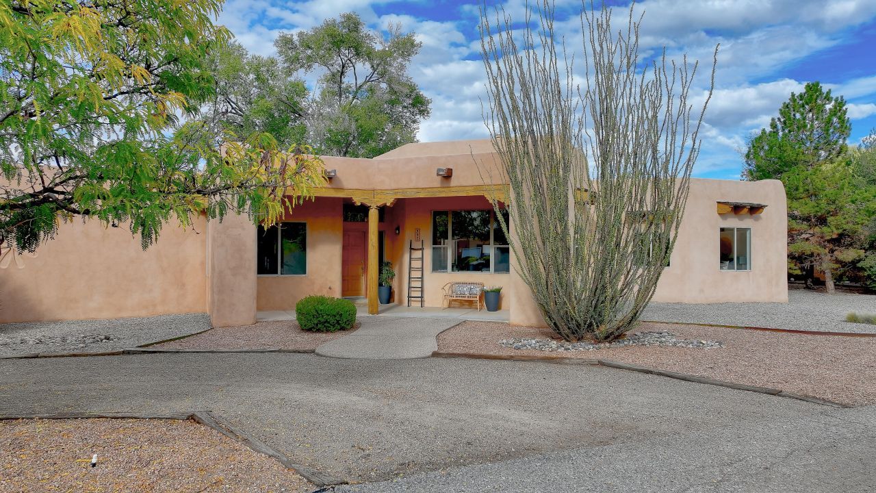 337 Nara Visa Court Nw, Los Ranchos, NM 87107 Main Photo