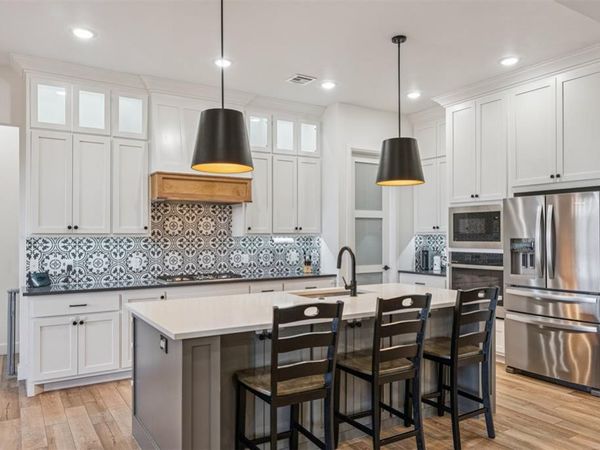 5812 Ledgestone Drive, Mustang, OK 73064