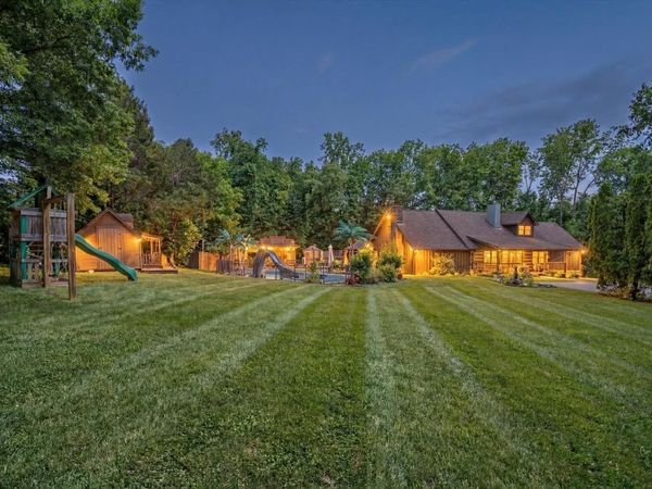 722 River Bend Dr, Clarksville, TN 37043