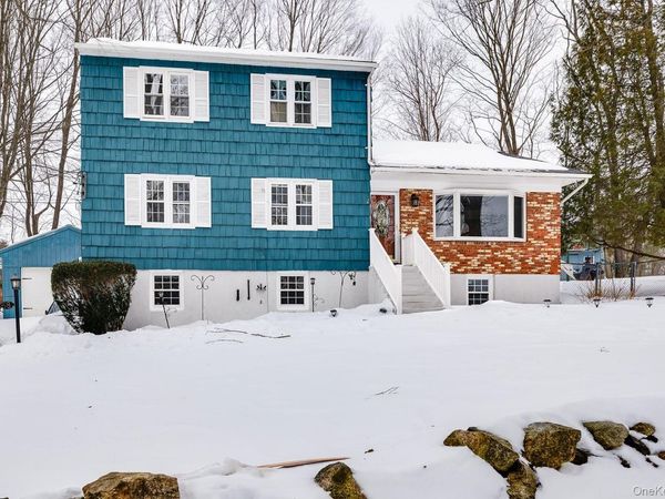 18 Steiner Drive, Mahopac, NY 10541