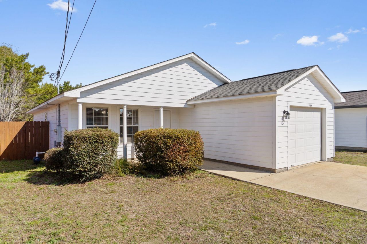 8484 Barrancas Street, Navarre, FL 32566 Main Photo