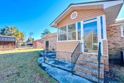 1157 Maple Street photo 4