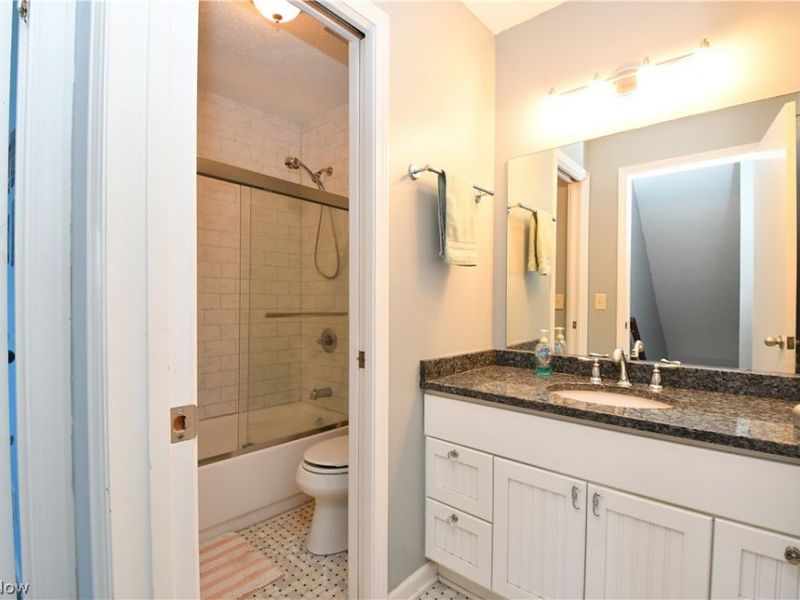 34108 Chagrin Boulevard, Unit 5104, Moreland Hills, OH 44022 Photo 17