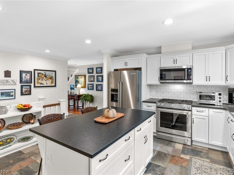 7059 Deepwood Drive, Chagrin Falls, OH 44022 Photo 11