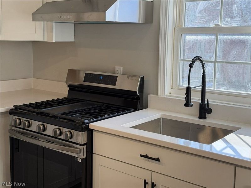 5196 Farr Avenue, Lorain, OH 44055 Photo 3