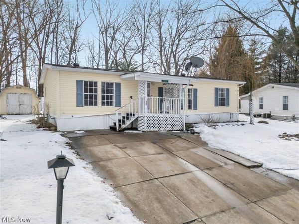 132 Thomas Boulevard NW, North Lawrence, OH 44647