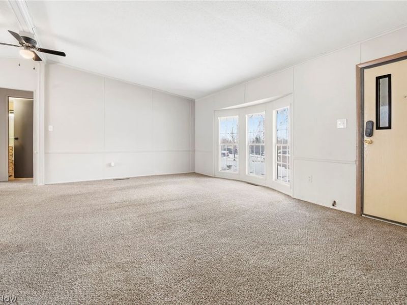 132 Thomas Boulevard NW, North Lawrence, OH 44647 Photo 2