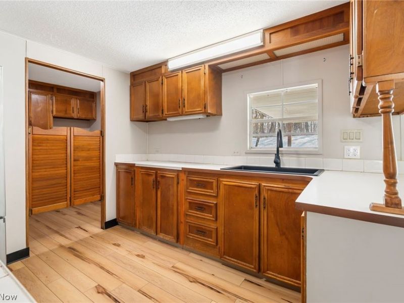 132 Thomas Boulevard NW, North Lawrence, OH 44647 Photo 4