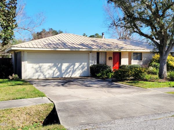 213 Lynn Drive , Lafayette, LA 70508