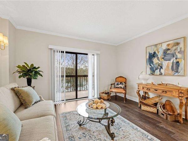 1800 Clairmont Lake, Decatur, GA 30033