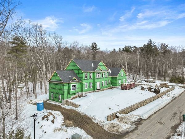 90 Windstone Dr, Northbridge, MA 01534
