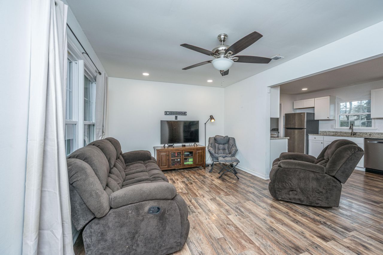 4548 Garwood Drive Photo 7