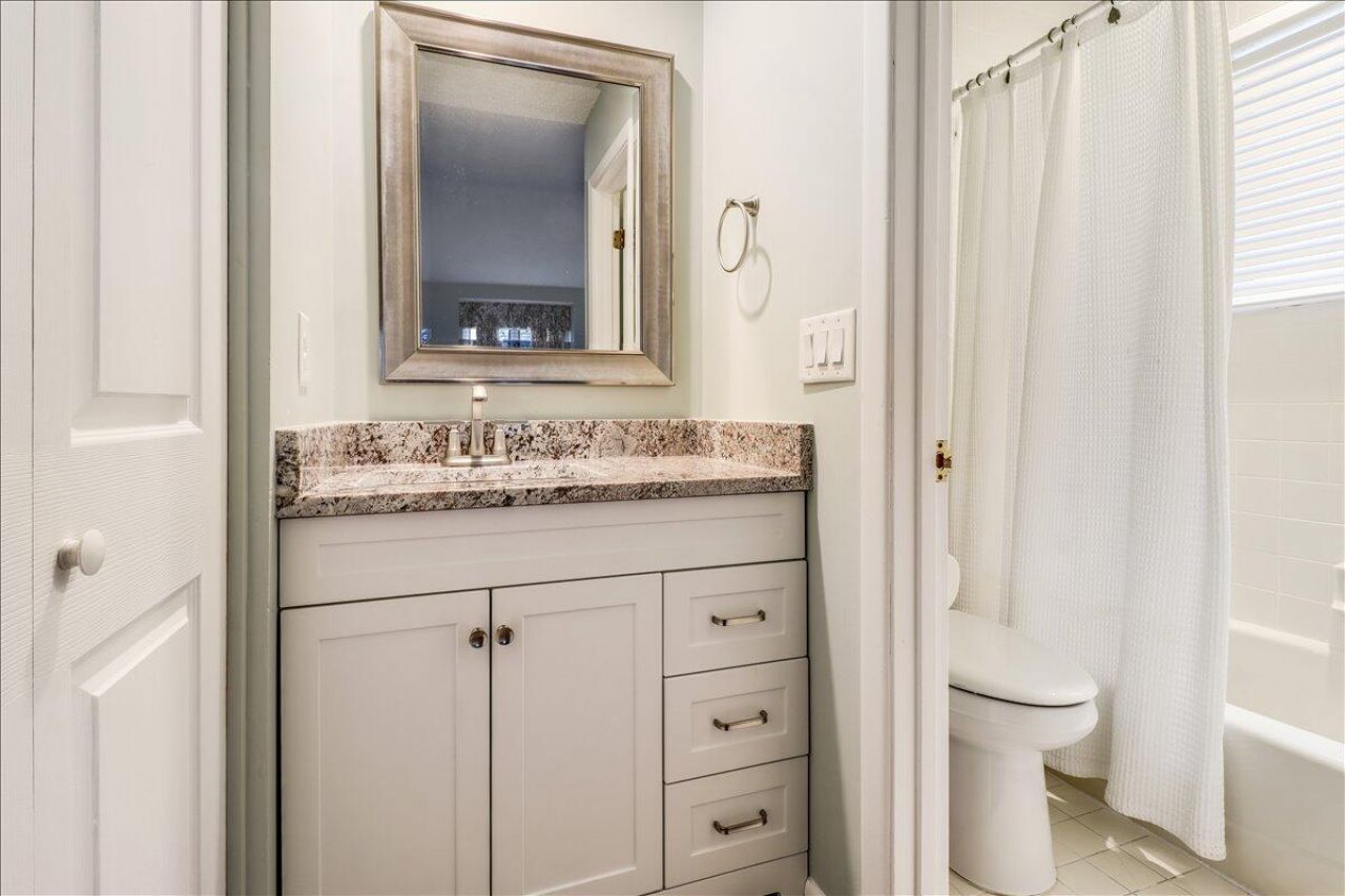 410 Yacht Harbor Court Photo 13