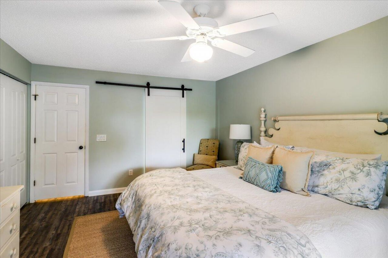 410 Yacht Harbor Court Photo 18