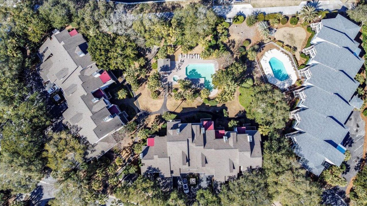 410 Yacht Harbor Court Photo 29