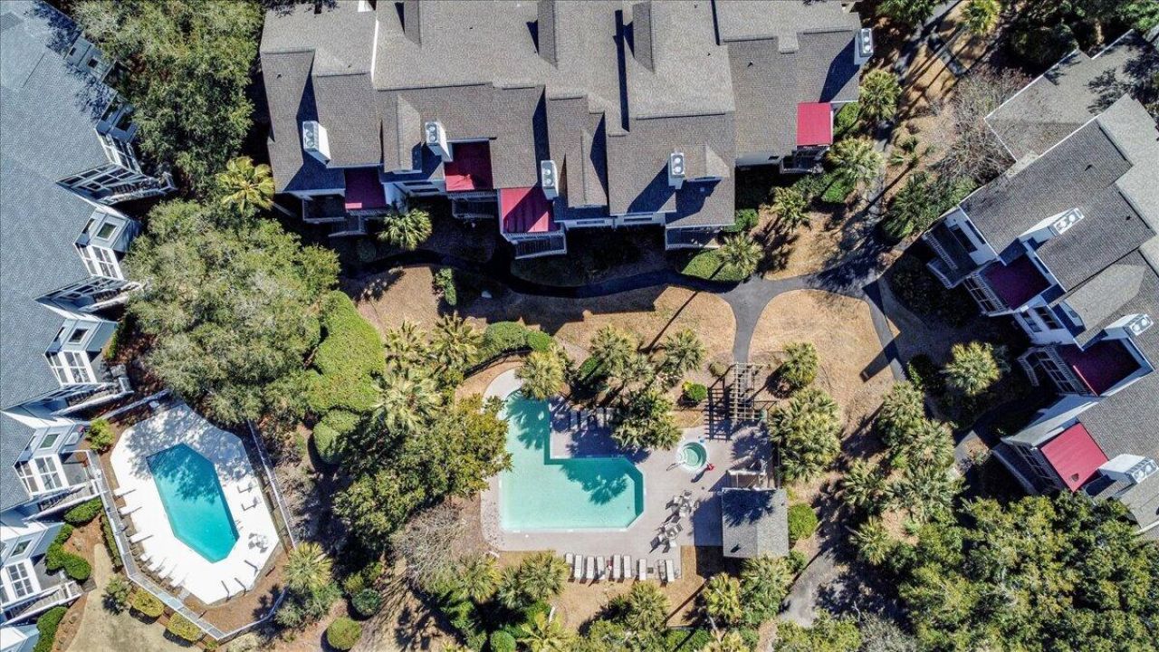 410 Yacht Harbor Court Photo 32