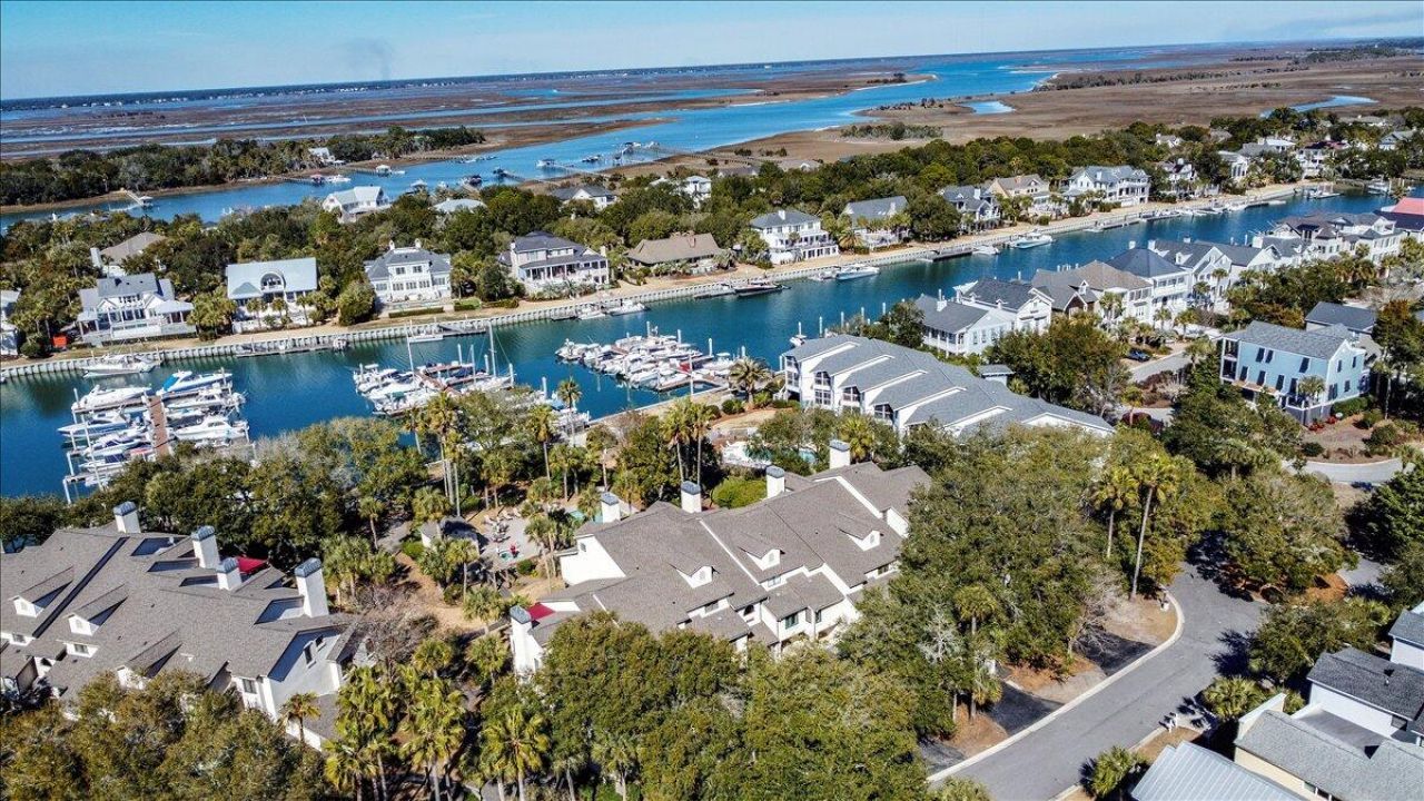410 Yacht Harbor Court Photo 34