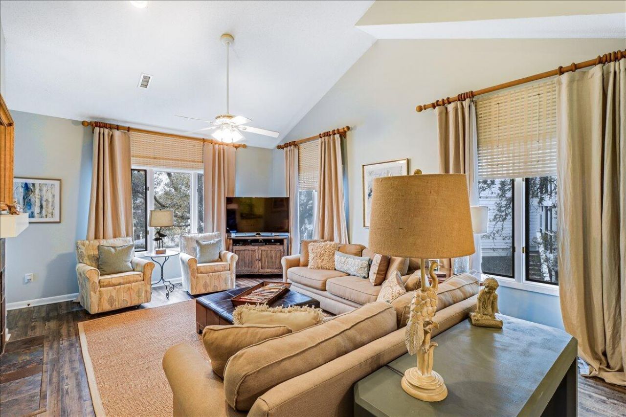 410 Yacht Harbor Court Photo 4