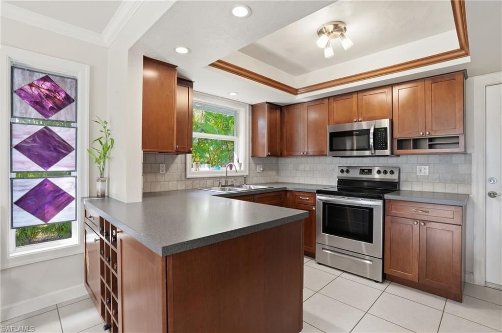 2500 10th St N, Naples, FL 34103 Photo