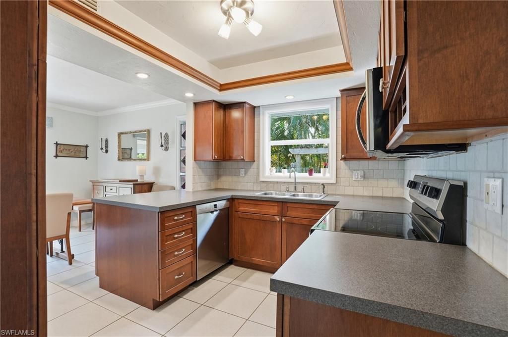 2500 10th St N, Naples, FL 34103 Photo