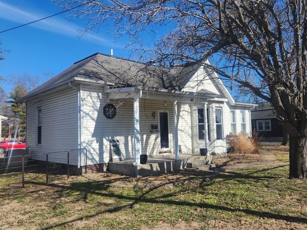 203 W South Street, Pinckneyville, IL 62274